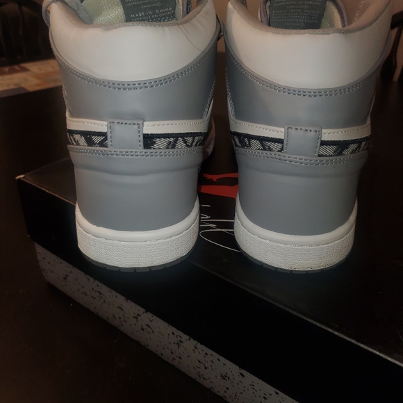 Air Dior Size 9.5 - Picture 3 of 5